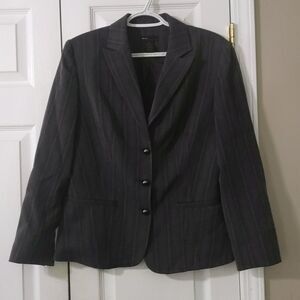 Grace Element gray pinstriped blazer
Sz 10
NWOT
